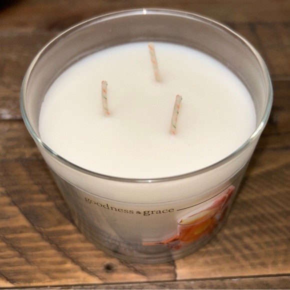 goodness & grace Spiced Apple Candle - Picture 4 of 7